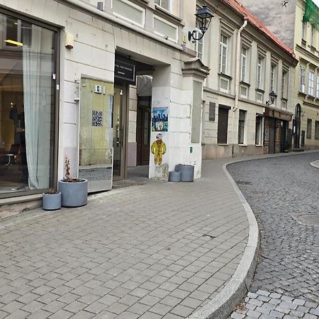 Town Hall Square Apartments Вильнюс Экстерьер фото