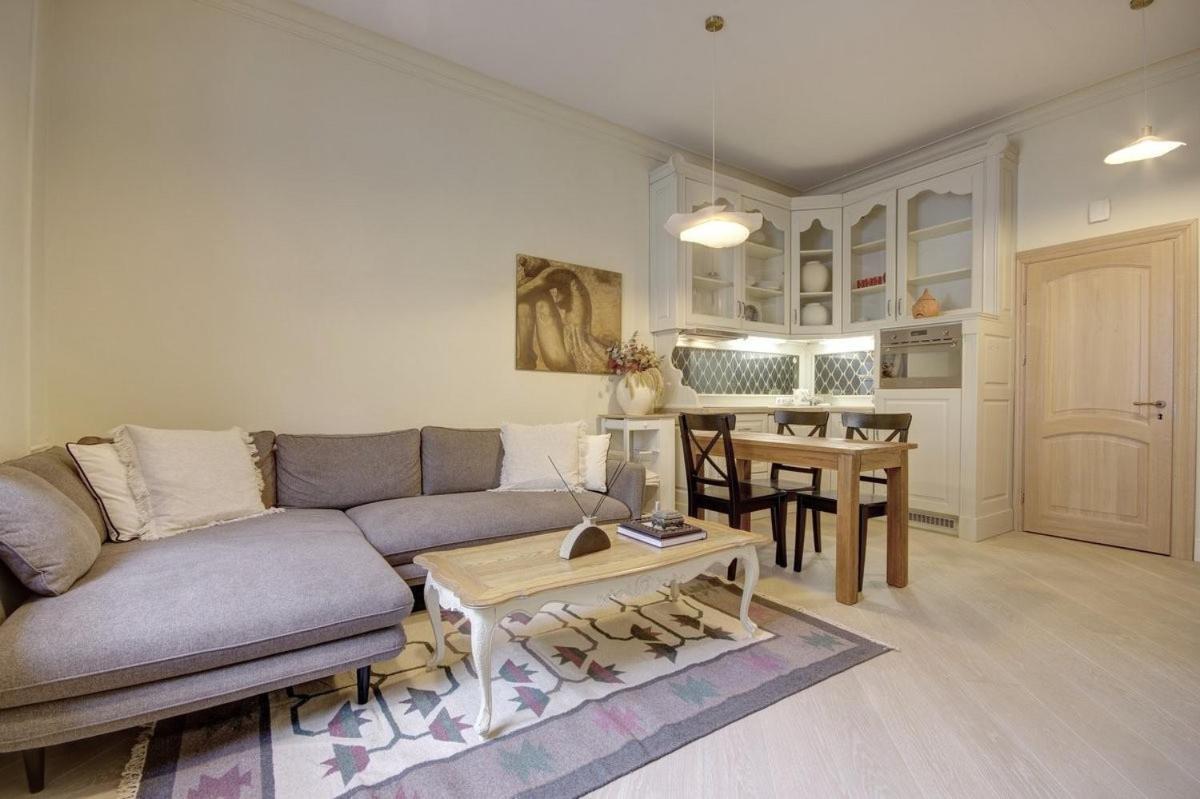 Town Hall Square Apartments Вильнюс Экстерьер фото